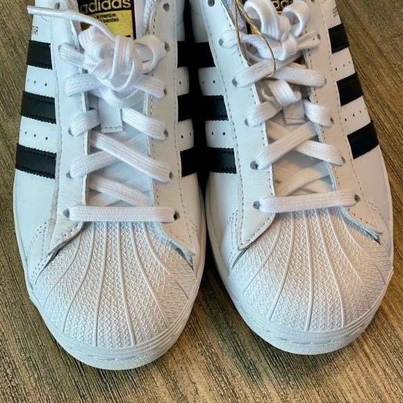 NIB ADIDAS SUPERSTAR CLOUD WHITE/BLACK SIZE 6 YOUTH - Picture 5 of 9